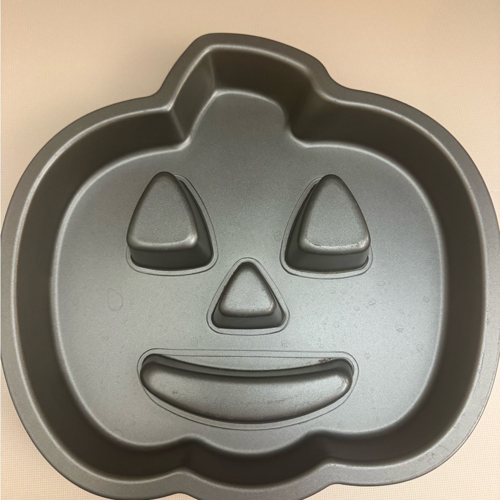Halloween cake pan